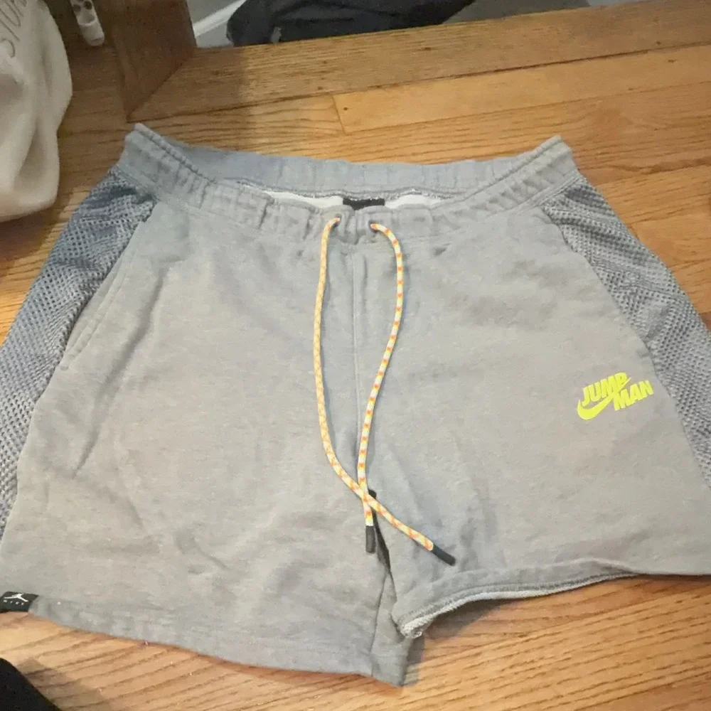 Jordan Athletic Shorts Men's XL Grey Mesh Drawstring Jumpman Neon Yellow
